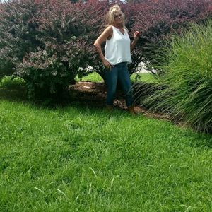 Meet your Posher, Lenora